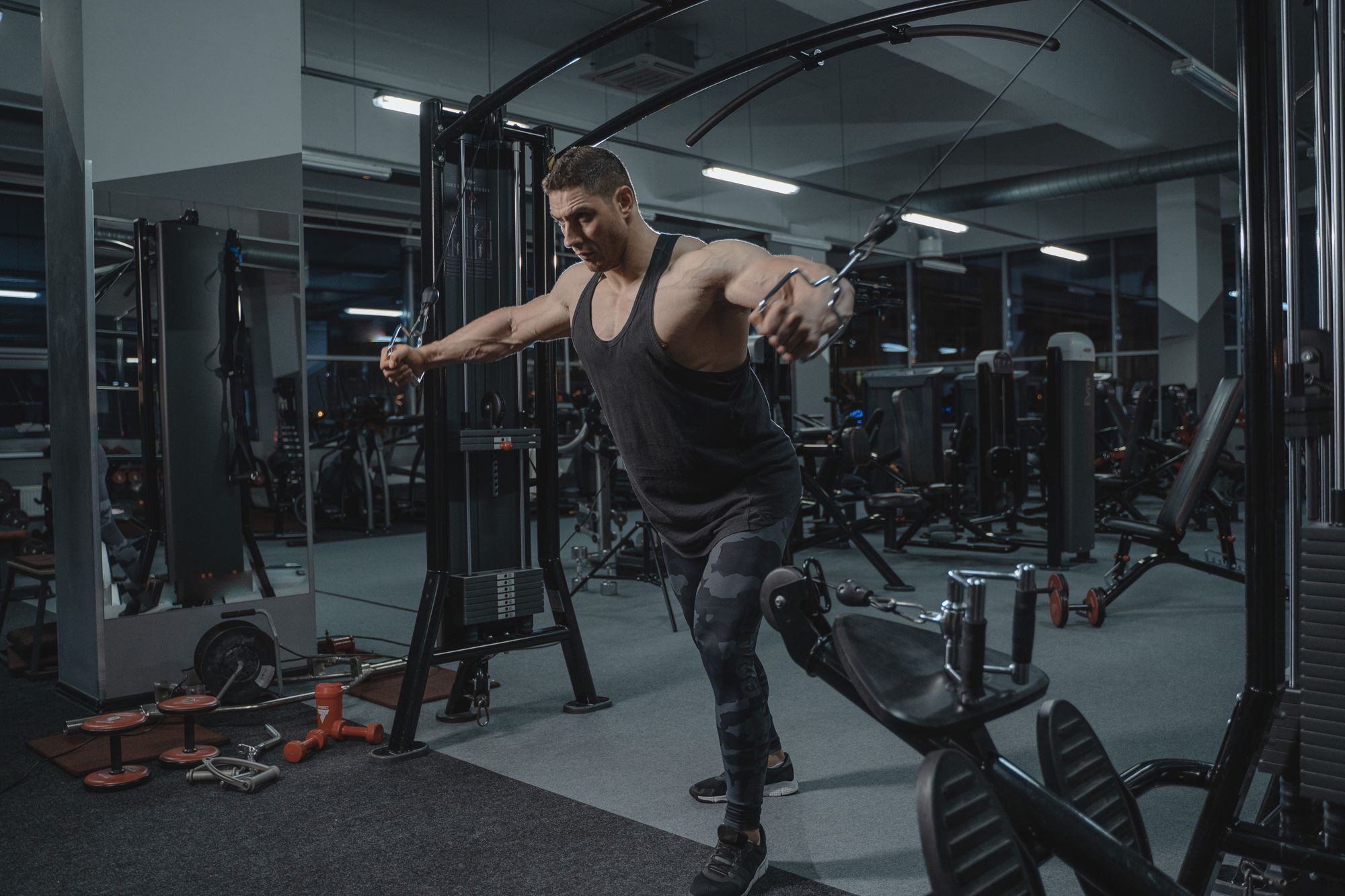 Training am Kabelzug in einem Studio